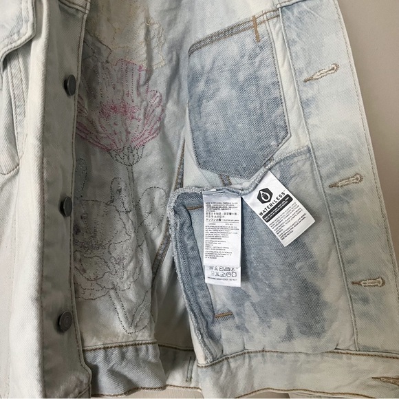 LEVI Strauss & Co Light Wash Embroidery Denim Jacket Size M - Picture 9 of 11